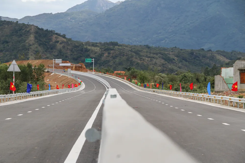 Dự án cao tốc Nha Trang – Cam Lâm đã hoàn thành 70% khối lượng công trình. Ảnh: LÊ KIÊN Dự án cao tốc Nha Trang – Cam Lâm đã hoàn thành 70% khối lượng công trình. Ảnh: LÊ KIÊN