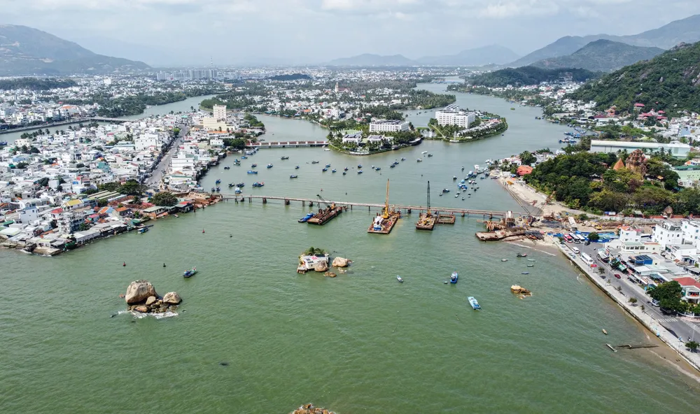 Dự án cầu Xóm Bóng mới đạt 30% khối lượng, chậm tiến độ theo hợp đồng