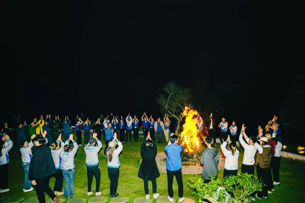 Giới trẻ thỏa thích lựa chọn những hoạt động phù hợp trải dài từ sáng tinh mơ đến tối khuya tại Cloud View Glamping. Trong thời gian lưu trú, lữ khách còn được trải nghiệm nhiều hoạt động thú vị được Cloud View Glamping thiết kế riêng như trồng sen đá, câu cá, hái chè, thỏa sức sáng tạo với hàng trăm góc “check-in” sống ảo... Đây là cơ hội để mọi người kết nối với người thân, bạn bè, đồng nghiệp tốt hơn, cùng tận hưởng khoảng thời gian vui vẻ, hạnh phúc.