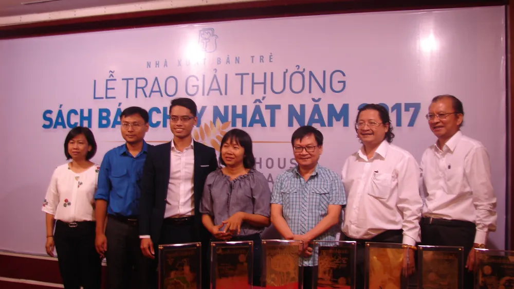 10 tác phẩm của nhà văn Nguyễn Nhật Ánh nhận giải thưởng sách bán chạy nhất năm 2017  ảnh 1