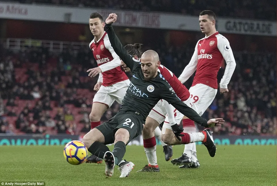 Arsenal - Man City 0-3: 4 ngày Wenger thua đậm Pep Guardiola 2 lần ảnh 3