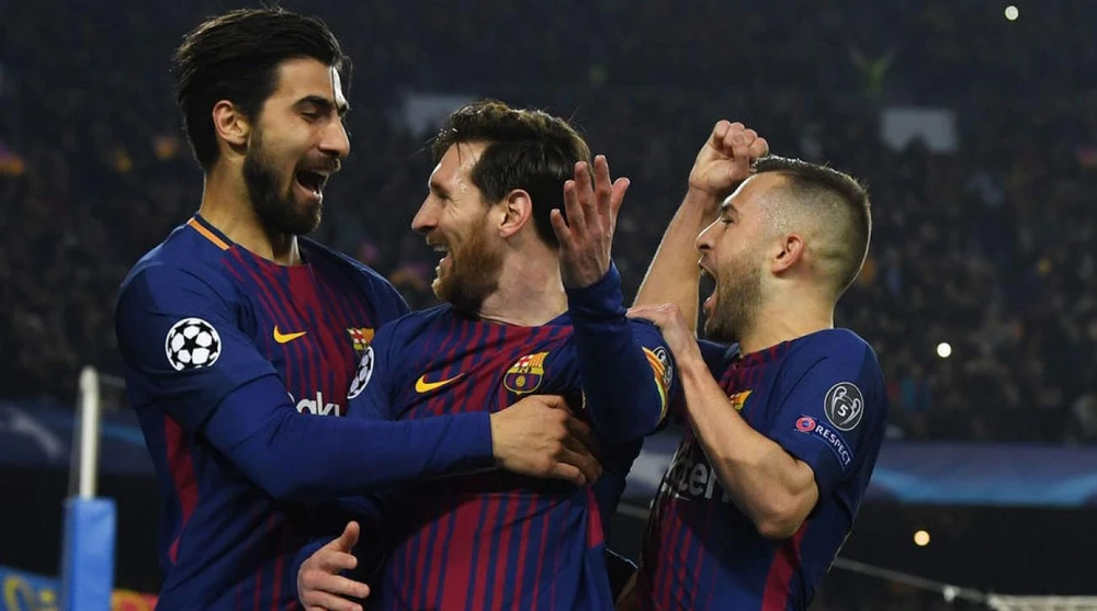 Barcelona - Roma 4-1: Pique, Suarez lập công, Barca được tặng thêm 2 bàn