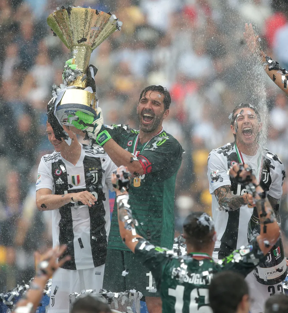 Juventus - Hellas Verona 2-1: Chia tay Gianluigi Buffon ảnh 10 Juventus - Hellas Verona 2-1: Chia tay Gianluigi Buffon ảnh 10