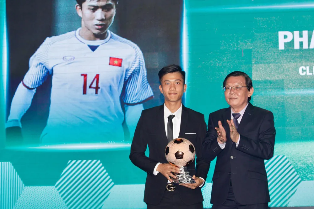 Quang Hải và Tuyết Dung đoạt Quả bóng Vàng Việt Nam 2018 ảnh 9
