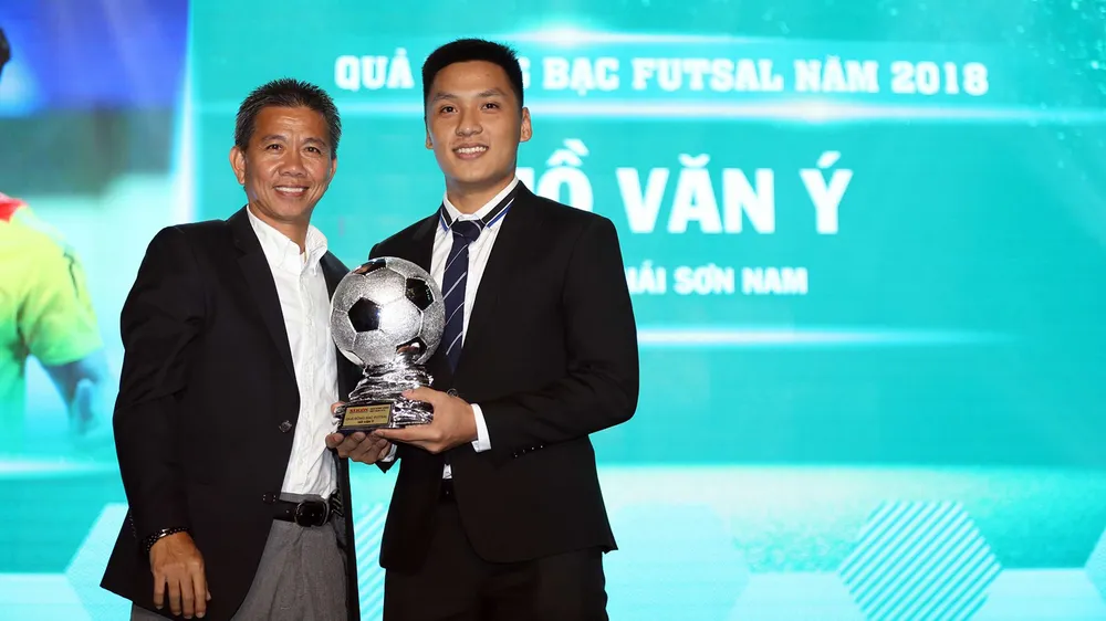 Quang Hải và Tuyết Dung đoạt Quả bóng Vàng Việt Nam 2018 ảnh 20