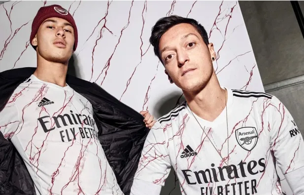 Arsenal ra mắt áo sân khách lấy cảm hứng từ sảnh đá cẩm thạch huyền thoại trong SVĐ Highbury ảnh 2