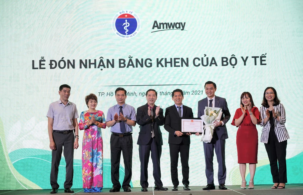 Amway Việt Nam lần thứ 2 đón nhận Bằng khen của Bộ Y tế 