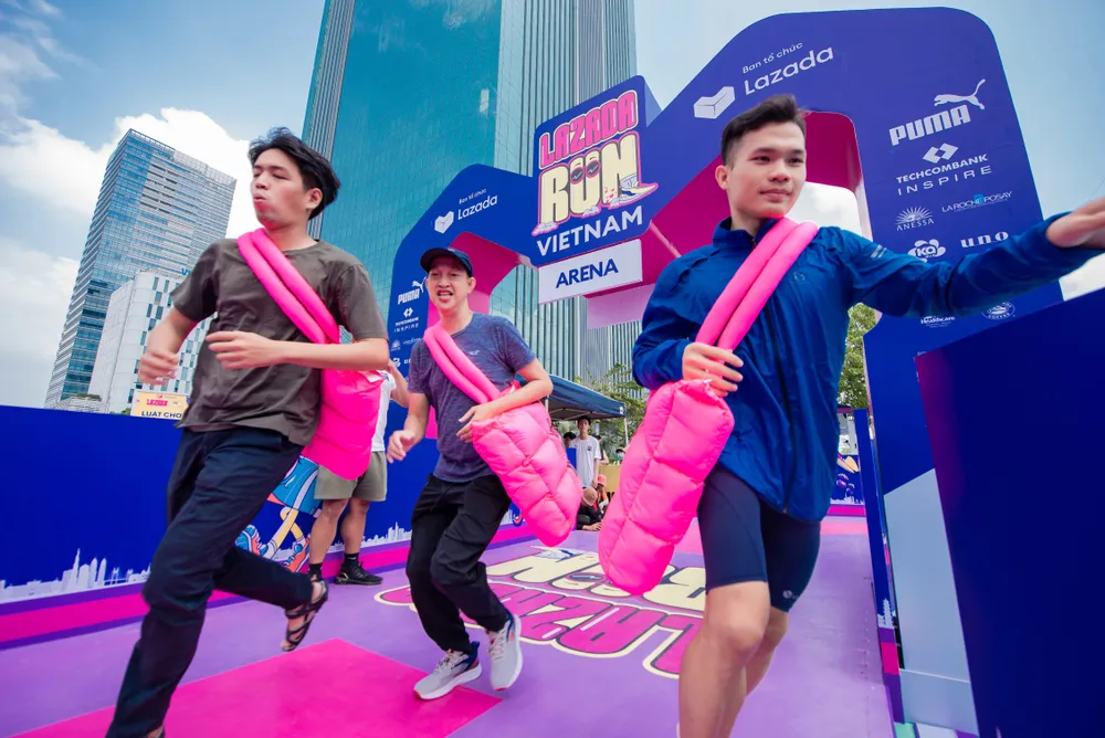 Arena Run (Đấu trường chạy đua) thu hút người chơi khi chạy với chiếc túi mua sắm từ Lazada để nhận hàng ngàn phần quà hấp dẫn