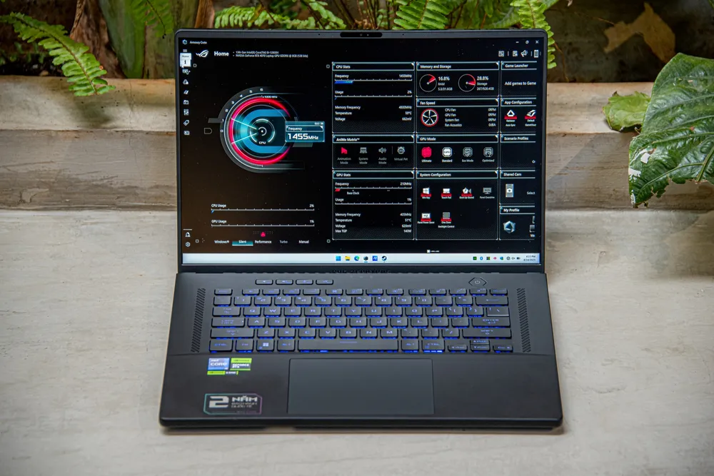 Tấm nền Mini LED với độ sáng lên đến 1.100 nits giúp người dùng dễ dàng sử dụng ROG Zephyrus M16 ở ngoài trời Tấm nền Mini LED với độ sáng lên đến 1.100 nits giúp người dùng dễ dàng sử dụng ROG Zephyrus M16 ở ngoài trời