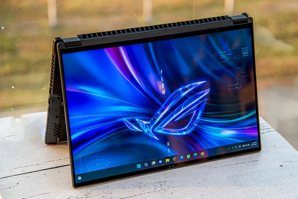 Người dùng có thể sử dụng ROG Flow X16 linh hoạt ở nhiều chế độ khác nhau Người dùng có thể sử dụng ROG Flow X16 linh hoạt ở nhiều chế độ khác nhau