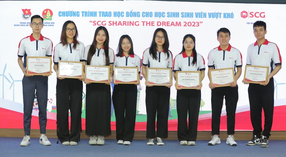 Nhóm sinh viên với thành tích học tập tốt, tư duy ESG cùng chung tay tạo ra những dự án cho cộng đồng đã nhận học bổng nhận học bổng liên tiếp 2 năm liền 