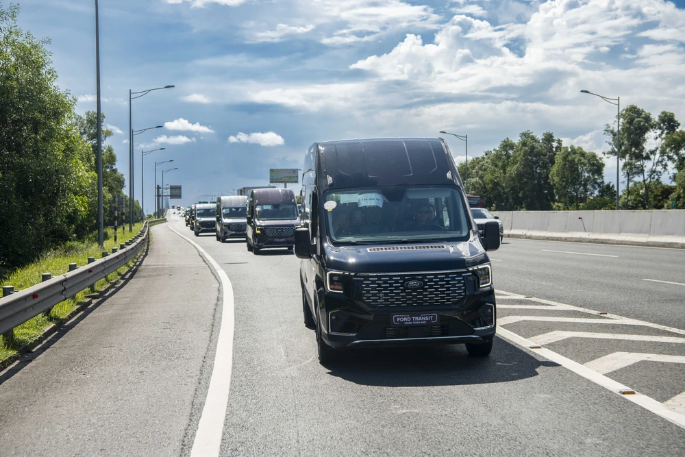 Ford Transit Hoàn Toàn Mới thiết lập chuẩn mực cho vận tải hành khách cao cấp tại Việt Nam