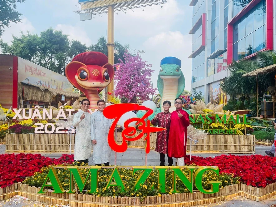 Đường hoa xuân Menas Mall 2025 - “Xuân hòa ca, Lộc thăng hoa”