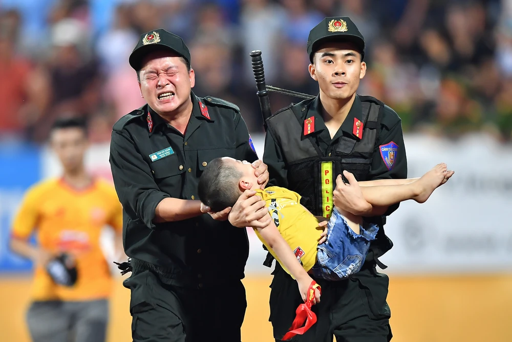 Tác phẩm "Vì cuộc sống bình yên" - tác giả Nguyễn Tiến Anh Tuấn Nguyễn Tiến Anh Tuấn - Vì cuộc sống bình yên.jpeg