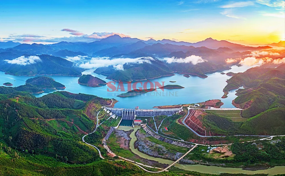Ngày mới trên hồ Nước Trong - Chủ đề Phát triển xanh nguyen-huu-thu-ngay-moi-tren-ho-nuoc-trong-8560-2101.jpeg.jpg