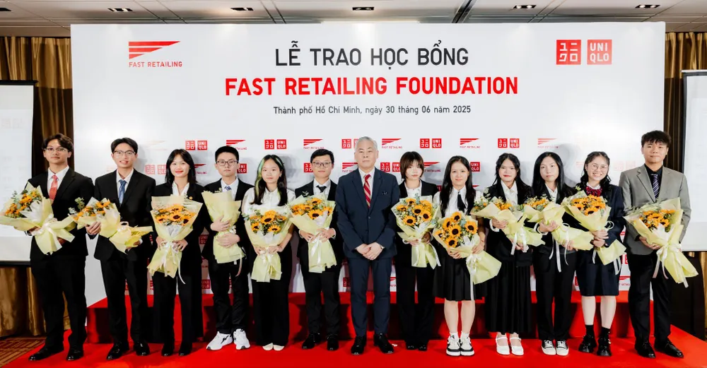 Fast Retailing trao học bổng năm thứ 3 liên tiếp tặng học sinh Việt Nam