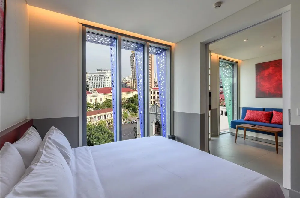 Căn hộ dịch vụ của Khách sạn Wink Hải Phòng tích hợp khu vực bếp và phòng khách