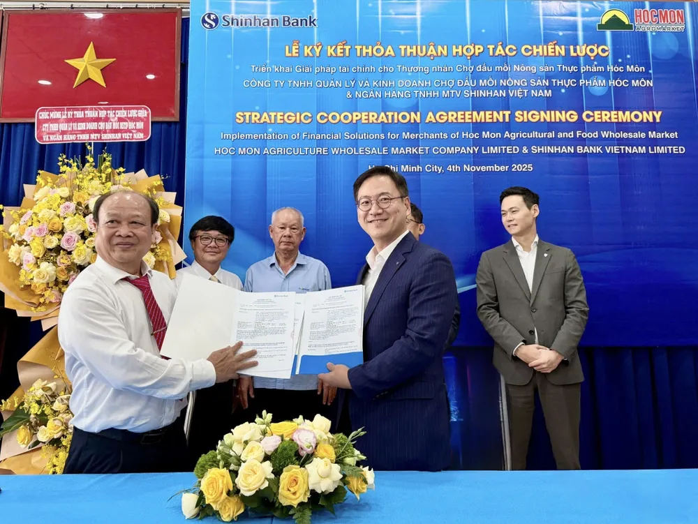Ngân hàng Shinhan Việt Nam hợp tác Công ty Quản lý chợ đầu mối nông sản thực phẩm Hóc Môn cung cấp giải pháp tài chính hiệu quả 