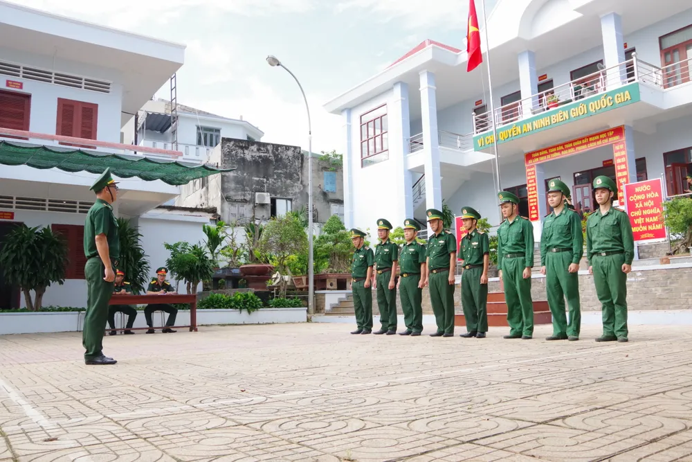 Đoàn công tác tiến hành kiểm tra công tác huấn luyện điều lệnh đội ngũ ảnh 4 kiểm tra huấn luyện điều lệnh.JPG