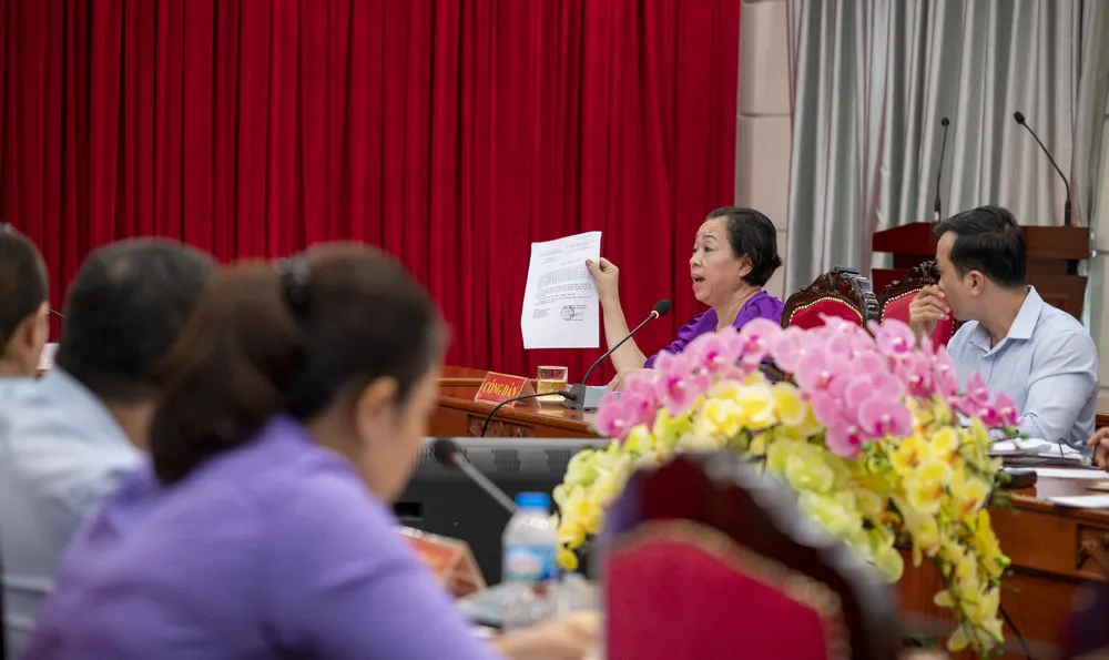 Đại diện công dân trìn bày về vụ việc.jpg