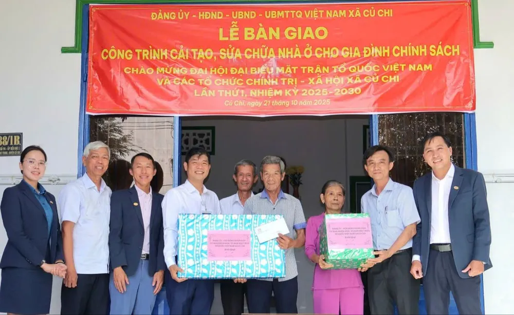 Xã Củ Chi tổ chức bàn giao 3 căn nhà cải tạo, sửa chữa cho các gia đình chính sách trên địa bàn Lễ bàn giao công trình cải tạo, sửa chữa nhà ở cho gia đình chính sách trên địa bàn xã Củ Chi.jpg