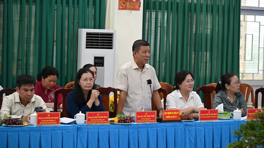 Lãnh đạo phường An Hội Tây kiến nghị tại buổi làm việc DSC_0290.JPG