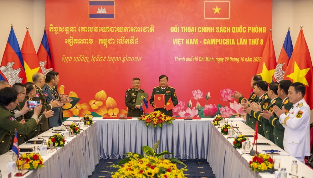 Hai Trưởng đoàn ký kết Bản ghi nhớ giữa Bộ Quốc phòng hai nước về hợp tác trong lĩnh vực pháp luật quân sự, quốc phòng và Biên bản đối thoại DSC_0499.jpg