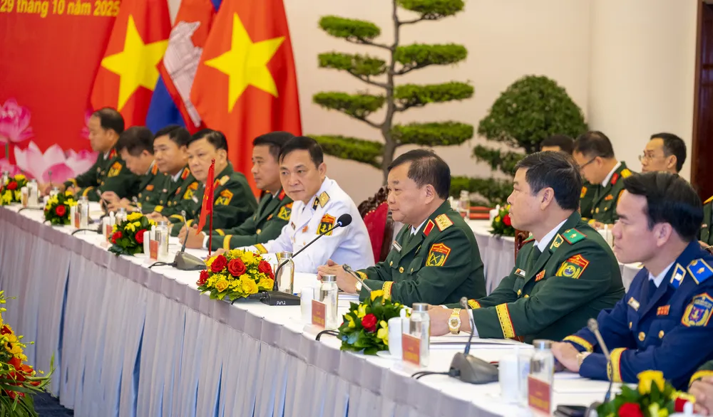 Thượng tướng Hoàng Xuân Chiến, Thứ trưởng Bộ Quốc phòng cùng Thủ trưởng các lực lượng, cơ quan, đơn vị trực thuộc Bộ Quốc phòng tham dự đối thoại Thượng tướng Hoàng Xuân Chiến, Ủy viên Trung ương Đảng, Ủy viên Thường vụ Quân ủy Trung ương, Thứ trưởng Bộ Quốc phòng phát biểu đối thoại.jpg