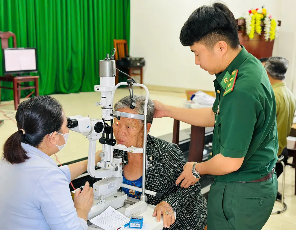 A5, hỗ trợ thăm khám.jpg