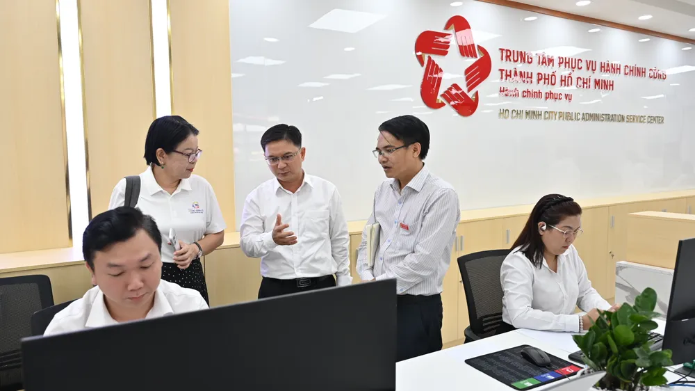 Ngày đầu vận hành Trung tâm Phục vụ hành chính công: Thông suốt, thuận tiện 