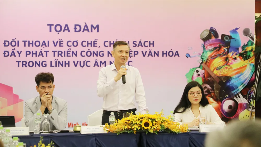 Cục trưởng Cục Bản quyền tác giả Trần Hoàng phát biểu về bản quyền âm nhạc trong Tọa đàm “Đối thoại về cơ chế, chính sách thúc đẩy phát triển công nghiệp văn hóa trong lĩnh vực âm nhạc" X6a.jpg