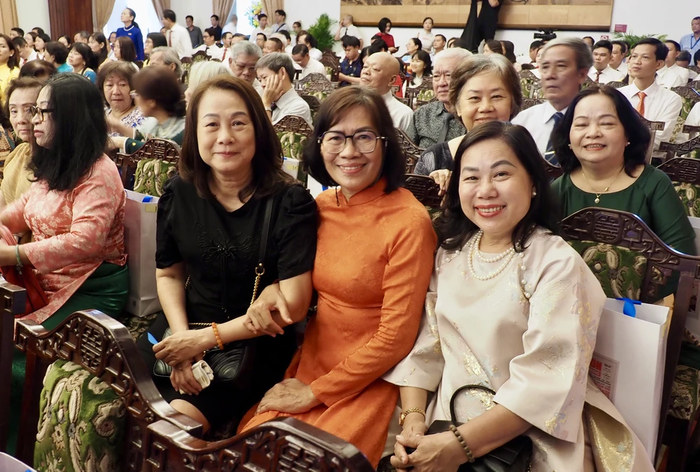 Các thế hệ người làm báo Báo SGGP tham dự lễ kỷ niệm F3f.jpg