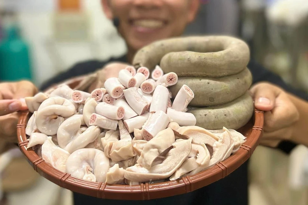 “Lòng xe điếu” được quảng cáo rầm rộ trên mạng. Ảnh cắt từ clip H1E.jpg
