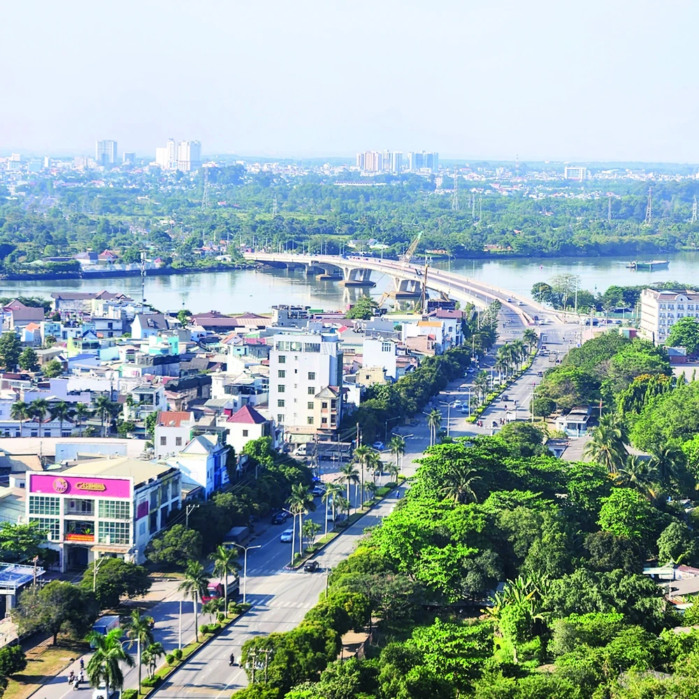 Một góc KCN Biên Hòa 1 bên sông Đồng Nai gắn liền với quá trình phát triển của tỉnh Đồng Nai hơn 50 năm qua O1d.jpg