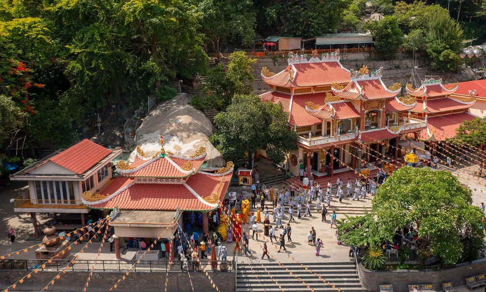 Lễ vía chùa Bà Đen, tỉnh Tây Ninh. Ảnh: HOÀNG BẮC P5a.jpg