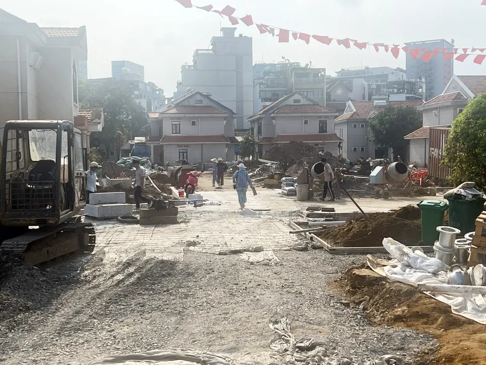Khuôn viên Trung tâm Dưỡng lão Thị Nghè đang cải tạo, sửa chữa T4d.jpg