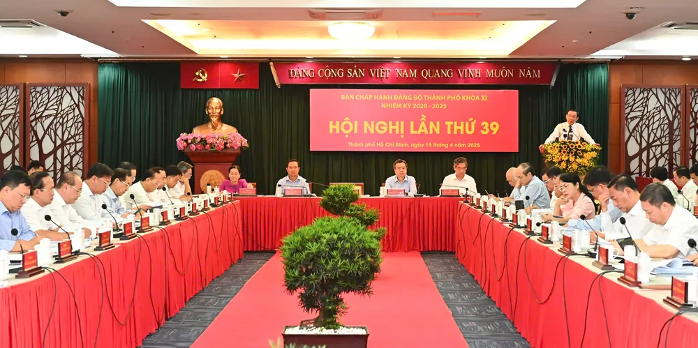 Hội nghị lần thứ 39 Ban Chấp hành Đảng bộ TPHCM khóa XI đã quán triệt nội dung Chỉ thị số 45-CT/TW của Bộ Chính trị. Ảnh: VIỆT DŨNG Z3a.jpg
