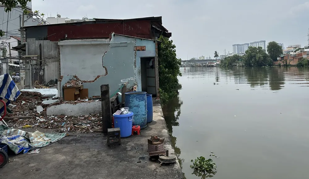 Một số căn nhà tại dự án cải tạo bờ Bắc Kênh Đôi (quận 8, TPHCM) đã được tháo gỡ, bàn giao mặt bằng !5a.jpg