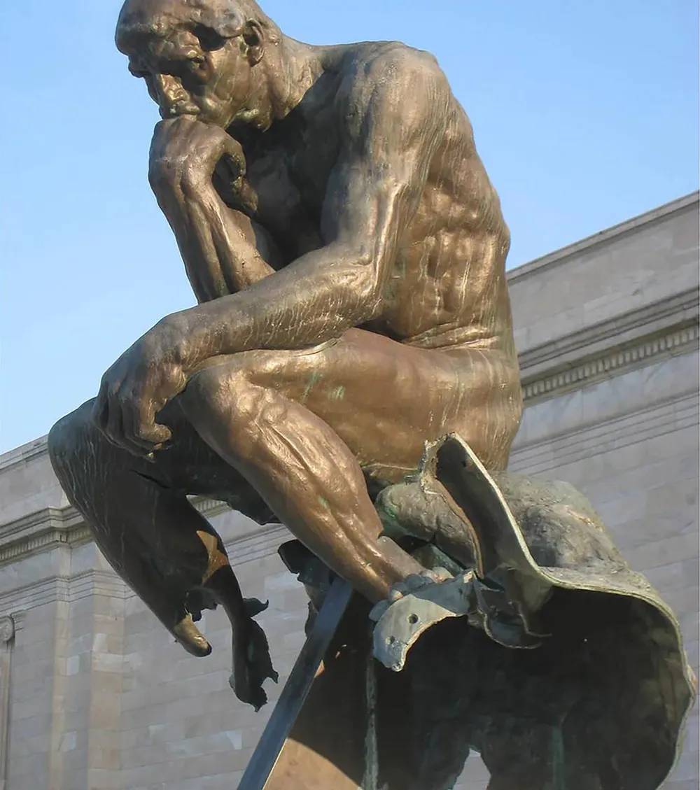Năm 1970, một quả bom gần như đã phá hủy tác phẩm Người suy tư (The Thinker) của Auguste Rodin (1840-1917). Ảnh: Timeout !8b.jpg