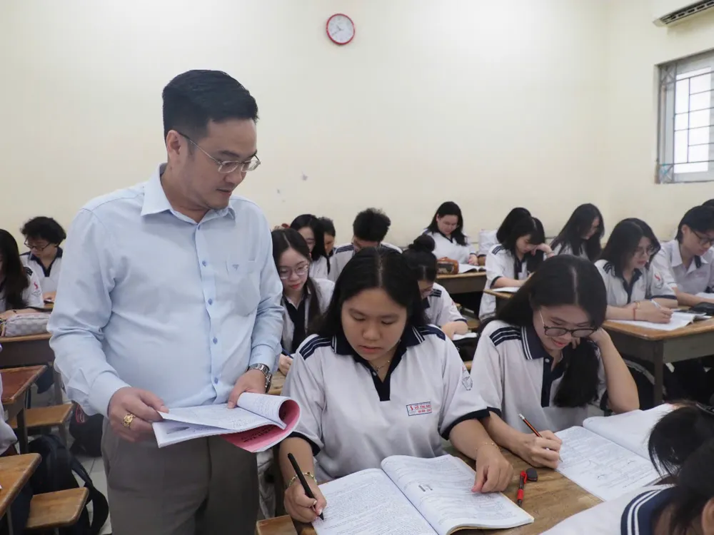 Học sinh lớp 12, Trường THPT Võ Thị Sáu (quận Bình Thạnh, TPHCM) trong giờ ôn tập vào ngày 3-6 D1a.jpg