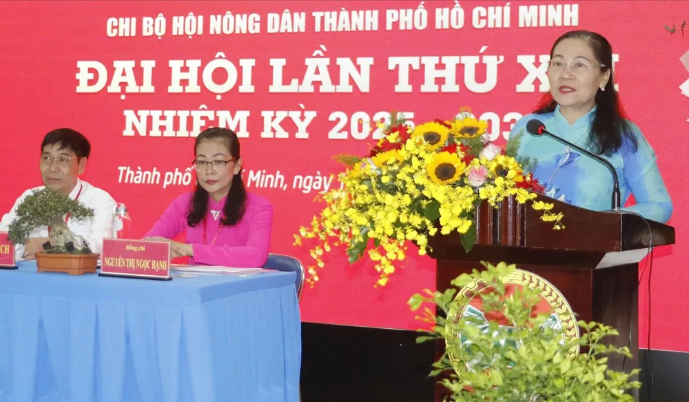 Đồng chí Nguyễn Thị Lệ phát biểu chỉ đạo đại hội T7a.jpg