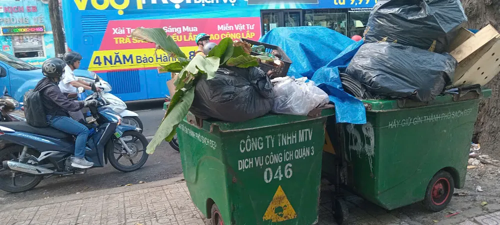 ចំណុចប្រមូលសំរាមនៅផ្លូវ Vo Van Tan ខណ្ឌទី 3 ទីក្រុងហូជីមិញ ថតនៅម៉ោង 8:00 ព្រឹក ថ្ងៃទី 23 ខែមិថុនា។ រូបថត៖ MINH HAI X4d.jpg