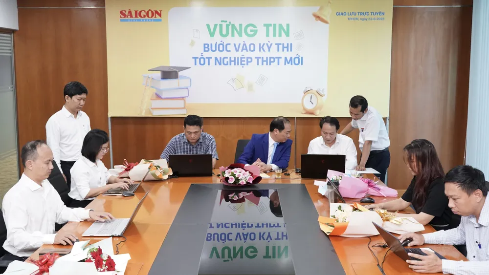 Quang cảnh buổi giao lưu trực tuyến tại Báo SGGP sáng 23-6. Ảnh: Hoàng Hùng X5b.jpg