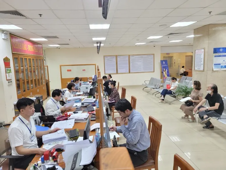 Chuyển đổi mô hình tổ chức chính quyền địa phương từ 3 cấp như hiện nay thành 2 cấp Chuyển đổi mô hình tổ chức chính quyền địa phương từ 3 cấp như hiện nay thành 2 cấp