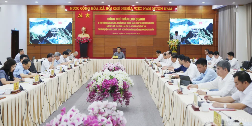 Quang cảnh buổi làm việc Quang cảnh buổi làm việc