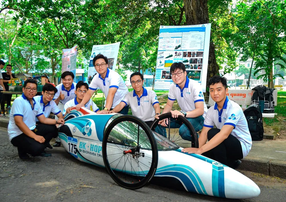 Sinh viên Trường ĐH Bách khoa TPHCM giới thiệu sản phẩm khoa học sáng tạo tại Liên hoan Tuổi trẻ sáng tạo TPHCM lần thứ 14 $6a.jpg