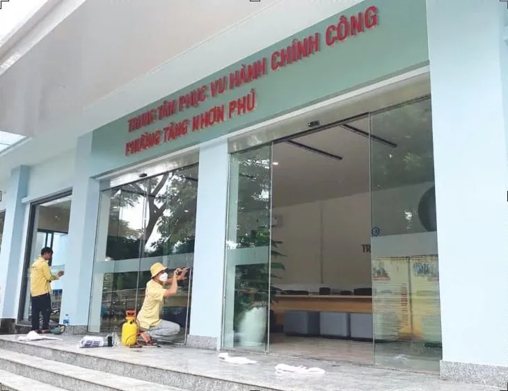 The Administrative Public Service Center of Tang Nhon Phu Ward (HCMC) is being urgently renovated to be ready to serve people on July 1. Photo: THU HUONG Untitled-1.jpg