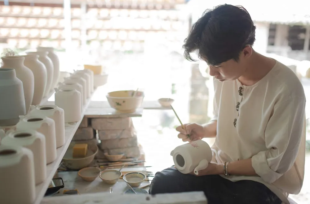 Bạn trẻ Huỳnh Xuân Huỳnh tìm về dòng gốm Lái Thiêu truyền thống Nam bộ xưa P6a.jpg