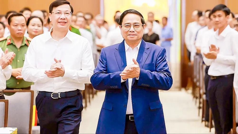 Thủ tướng Phạm Minh Chính và các đại biểu tới dự hội nghị toàn quốc sơ kết, đánh giá kết quả thực hiện việc tháo gỡ khó khăn, vướng mắc cho các dự án, chiều 17-7. Ảnh: QUANG PHÚC R1b.jpg