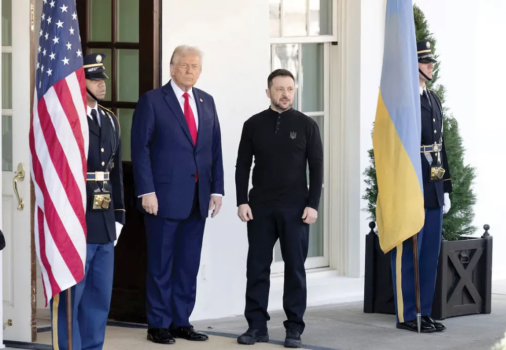 Tổng thống Mỹ Donald Trump và Tổng thống Ukraine Volodymyr Zelensky trong cuộc gặp vào tháng 2 tại Washington, Mỹ. Ảnh: WASHINGTON POST S8c.jpg